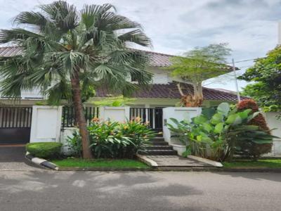 HOT SALE Rumah Asri posisi hook di Pondok Indah Jakarta Selatan