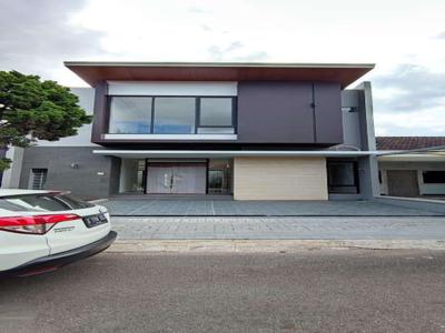Rumah model modern minimalis di Singgasana Pradana,Bandung