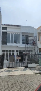 Disewakan Cepat Rumah Grisenda Hoek 10x25 Semi Furnished