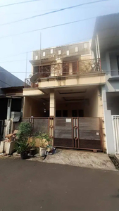 JUAL rumah modern di lokasi strategis Jakarta Barat