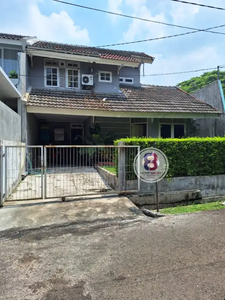 Rumah Dengan Halaman Luas di Bintaro Jaya Sektor 1