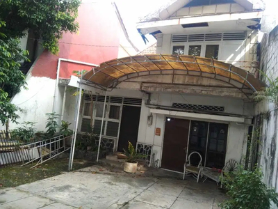 Rumah Lama Pusat Kota Surabaya Jual Hitung Tanah Dekat Jalan Raya Darm