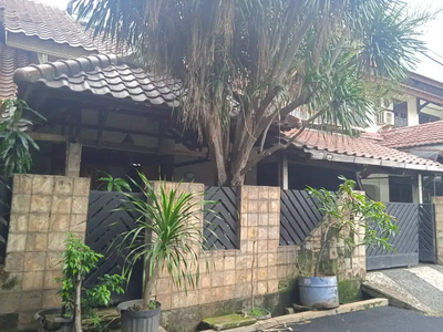 Dijual Cepat - Harga Tanah!! Rumah Asri di Perumahan Jatibening Satu