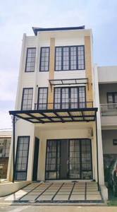 Dijual Rumah Cantik 3 Lantai Lokasi di Perumahan OZ Cinere, Kota Depok