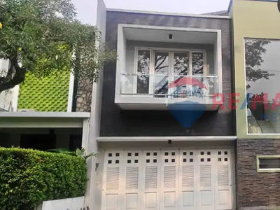 DIJUAL Rumah di Depan Taman di De Latinos, BSD: Sirkulasi udara bagus