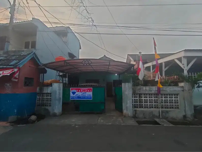 DIJUAL Rumah Tua strategis di daerah Tebet Jakarta Selatan