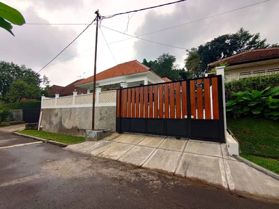 JUAL CEPAT!! RUMAH MEWAH SIAP HUNI DI LINGKUNGAN ASRI