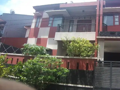 JUAL RUMAH 2 LANTAI SIAP HUNI