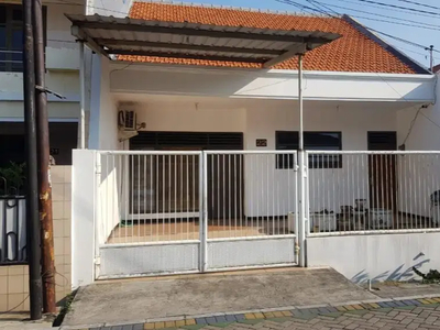 Jual rumah tengah kota Surabaya di barata jaya