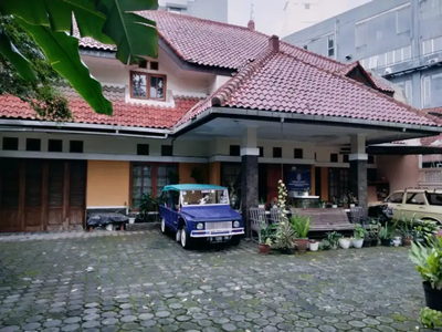 Rumah Klasik Kawasan Premium Sayap Dago, Bandung