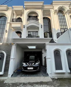 RUMAH MEWAH FULLY FURNISHED SERBA BARU! LOKASI BAGUS DI JAGAKARSA