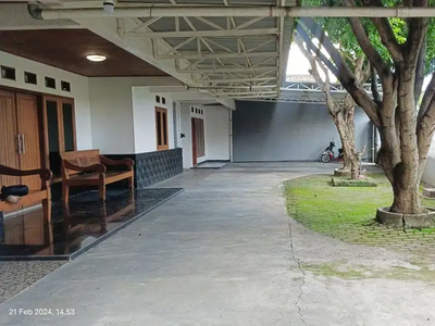 Rumah Mewah Solo Luas Nyaman Tengah Kota di Mangkubumen