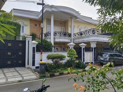 Rumah Permata Timur Pondok Kelapa: 2 Lt, LT 560 m2, Kolam Renang, Lux