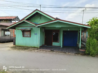 Rumah pinggir jalan