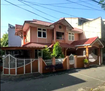S568 Rumah Hoek Depan Taman 193 m2 di Pondok Kelapa Jakarta Timur