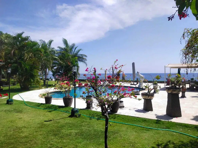 Villa beach front pinggir pantai Air Sanih Singaraja Bali