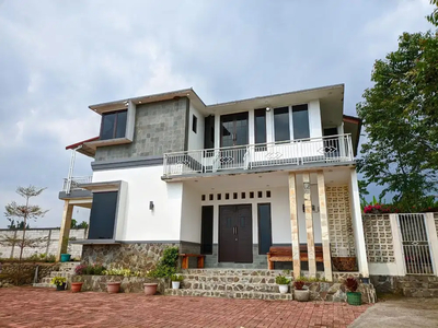 Villa Putih Aestetik 2 Lantai Pemandangan Gunung SHM