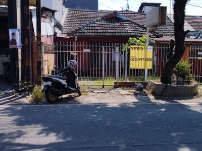 Disewa Murah, jarang ada, rumah usaha di pinggir jalan utama area