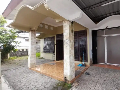 Disewakan Rumah Kantor, 2 Lantai, Strategis,Papasan Mobil, Yogyakarta