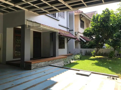 Disewakan Rumah Villa Westwood Pakuwon City Surabaya Timur