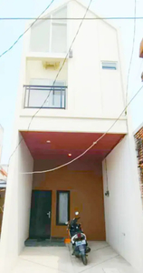 Jual Murah Rumah 2 lantai Dalam Cluster Nempel Jl Raya Cilangkap