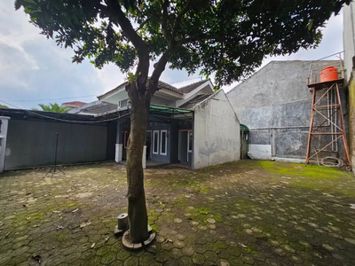 Jual Rumah Halaman Luas Buat Tempat Praktek