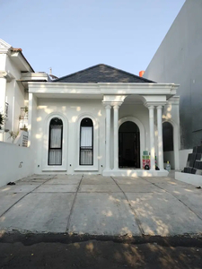 Rumah 2 Lantai Cantik Renovasi Semi Furnished di Nusa Loka BSD City