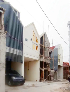 Rumah 2 Lantai Townhouse Cilangkap Lokasi Strategis Dekat Mabes TNI