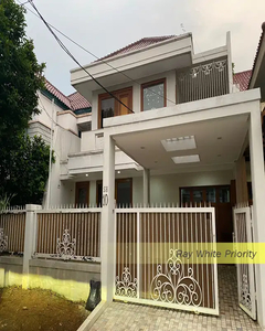 Rumah Asri di Kawasan Elite Pondok Indah JS