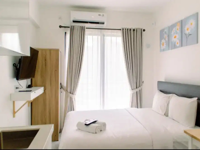 Simple and Cozy Living Studio Apartment at Sky House BSD