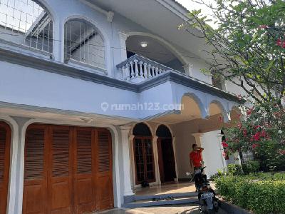 Nice, full maintained house in Mega Kuningan