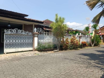 DIKONTRAKKAN RUMAH BESAR DALAM PERUMAHAN GREENHOUSE DEKAT PRAWIROTAMAN