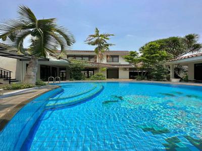 Menteng - Modern Tropical House Swimming Pool Hadap Barat