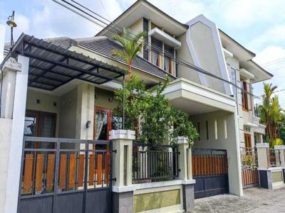 Nego: Jual Rumah Mewah Dalam Perum Sawitsari, 200 m Ringroad Utara UGM