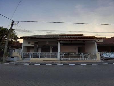 Rumah 1,5 Lantai. Babatan Pratama. Jalan Utama / Boulevard