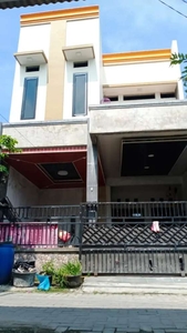 Rumah 2 Lt dijual