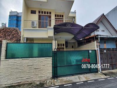 Rumah Bagus Bawah Pasaran 3 Lt Area Kramat Kwitang, Jakarta Pusat