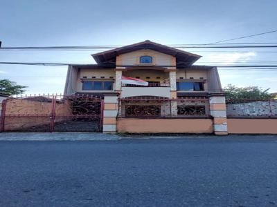 Rumah Luas Tepi Jalan Aspal daerah Palagan dekat Hotel Hyatt
