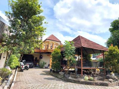 Rumah Mewah Halaman Luas dekat Jalan Kadisoka