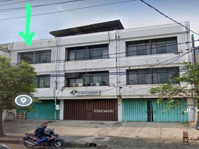 Disewakan Ruko 3 Lantai
di Jl.Kranggan,Surabaya. sewa ruko murah