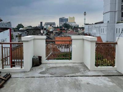 Ruko 4 Lantai ada Roof Top Out Door Menghadap Alun-alun, Lokasi Strategis di Pusat Kota Bandung