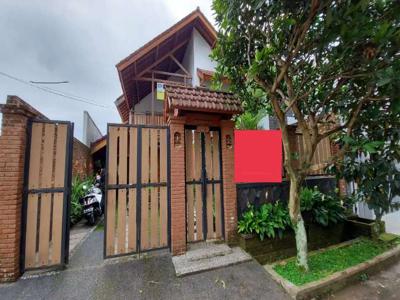 Rumah artistik terawat full furnished di setiabudi regency