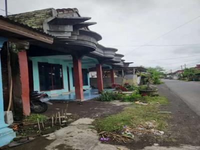 Rumah pinggir jalan raya