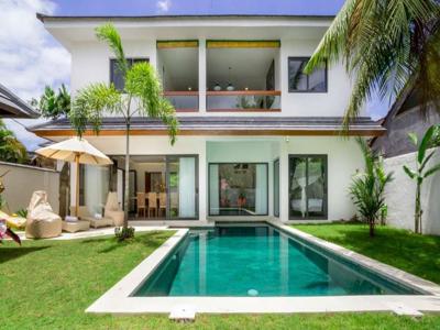 Sewa Harian Villa Modern 3 Kamar Tidur di Seminyak Bali - BVI18315