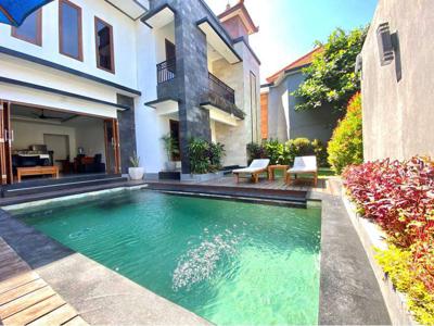 Sewa Harian Villa Murah 5 Kamar Lokasi di Seminyak Bali - BVI31938