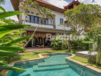 3 BEDROOMS VILLA WITH BIG GARDEN