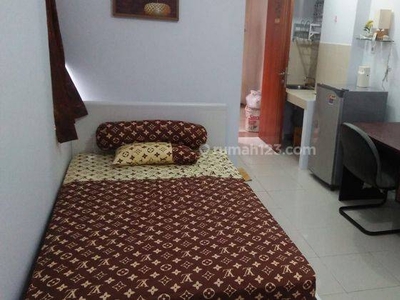 Disewakan apartm studio furnish di puncak Kertajaya sudah termasuk sc