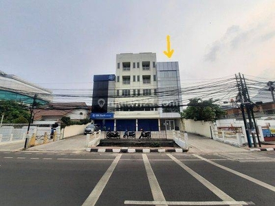 Disewakan Ruko 4 Lantai, Luas 350m2 di Jl. Pemuda, Rawamangun