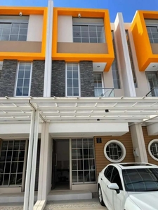 Disewakan Rumah 3 lantai 4.5x10 Sudah Ada AC Pantai Indah Kapuk PIK 2