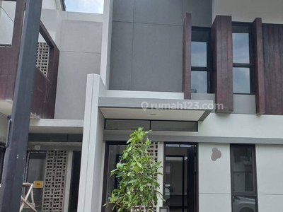 Disewakan Rumah Cantik Mdoern di Summarecon Bandung